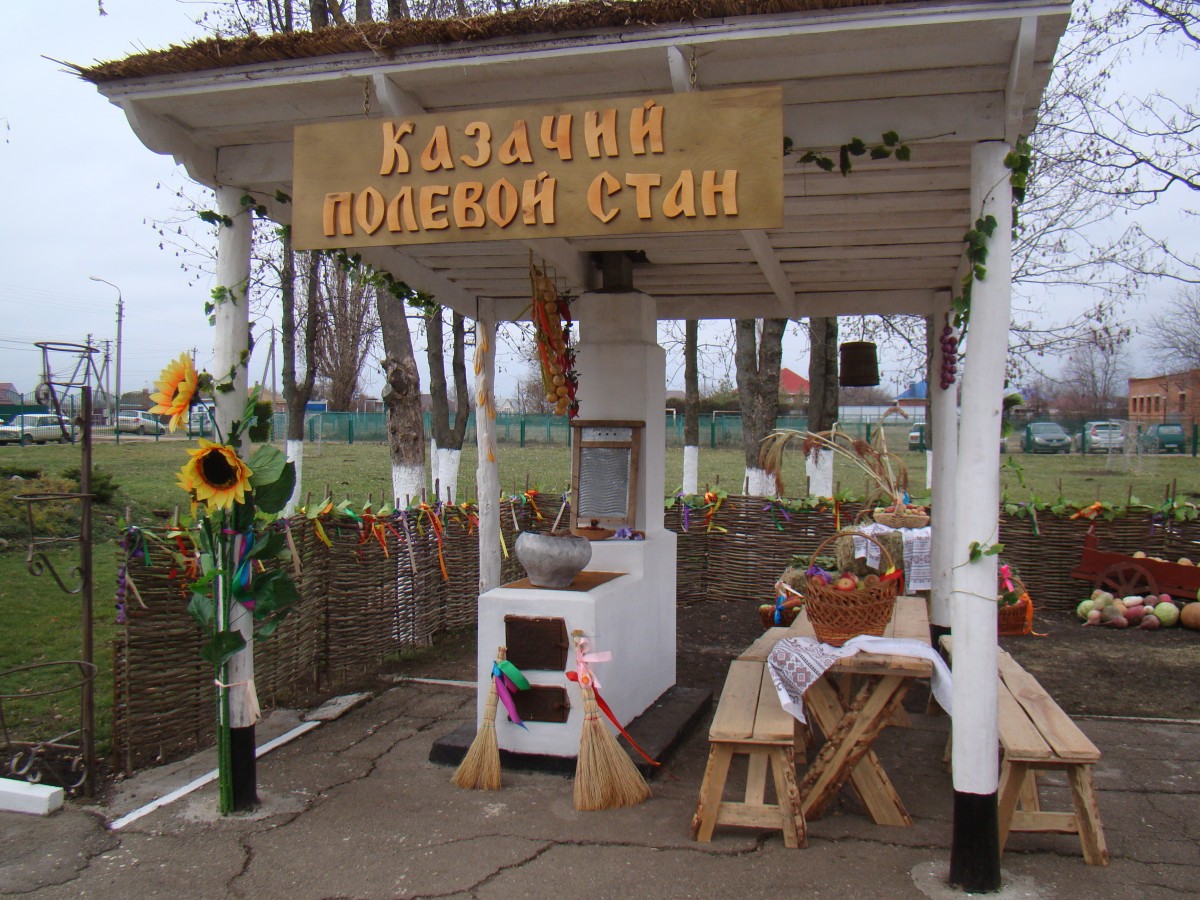 Фотография школы.